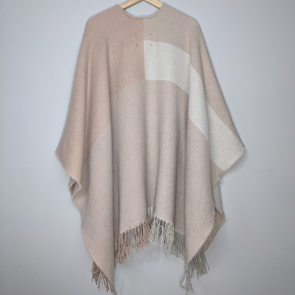 SOIA & KYO Blush Rose Pink Fringe Shawl Scarf Wrap Cardigan Blanket Poncho OS - Picture 14 of 16